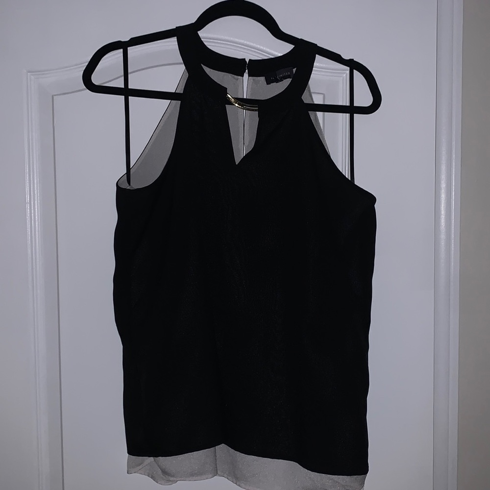 Cute black top with white lining